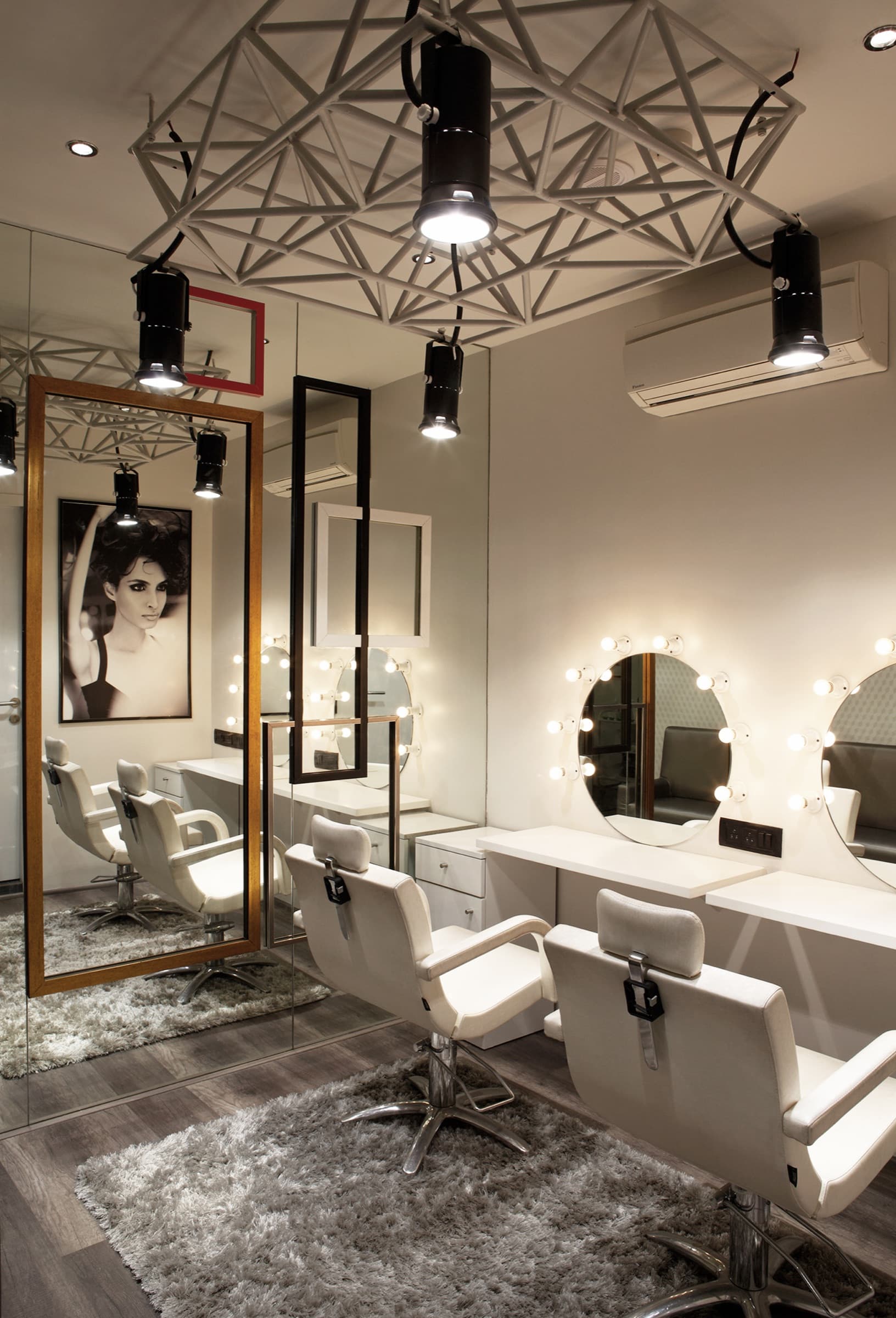 Lakmé Absolute Salon — detail